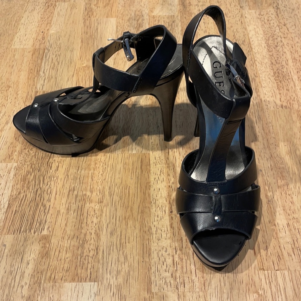 Guess black platform heels. UNWORN. Size 6